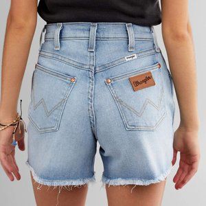 Wrangle High Rise A-Line Stretch Short In A Light Wash Size 25 NWT